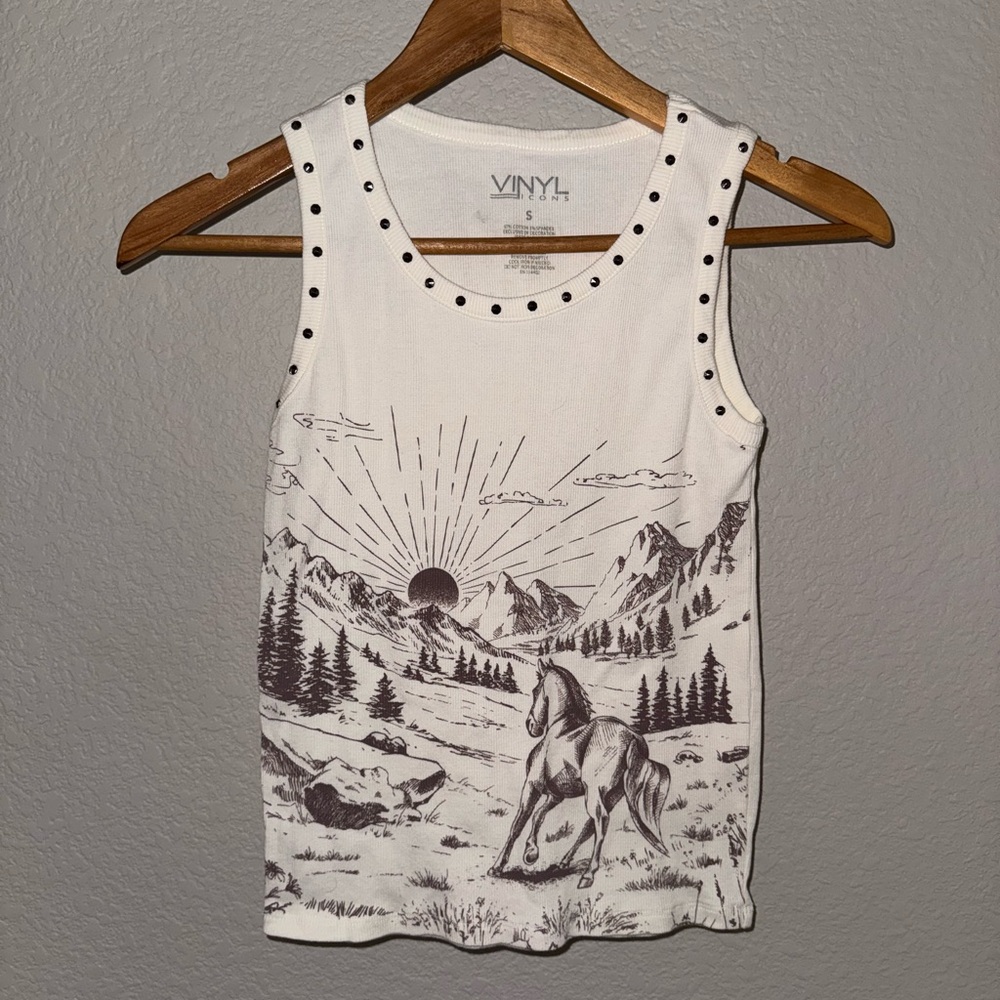 Vinyl White Mountain Graphic Tank Top
